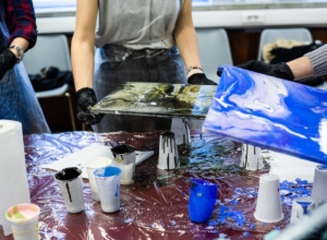 ART THERAPY IS A THERAPY METHOD THAT ALLOWS THE PATIENT TO EXPRESS THEIR WISHES AND FEELINGS THROUGH ARTISTIC ACTIVITIES.
